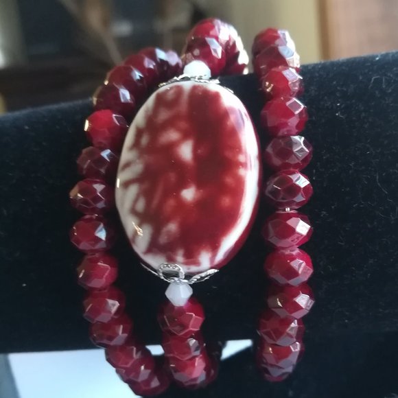 Cranberry and White Memory Wire Bracelet with 3/4 inch Ceramic Focal - Picture 1 of 4